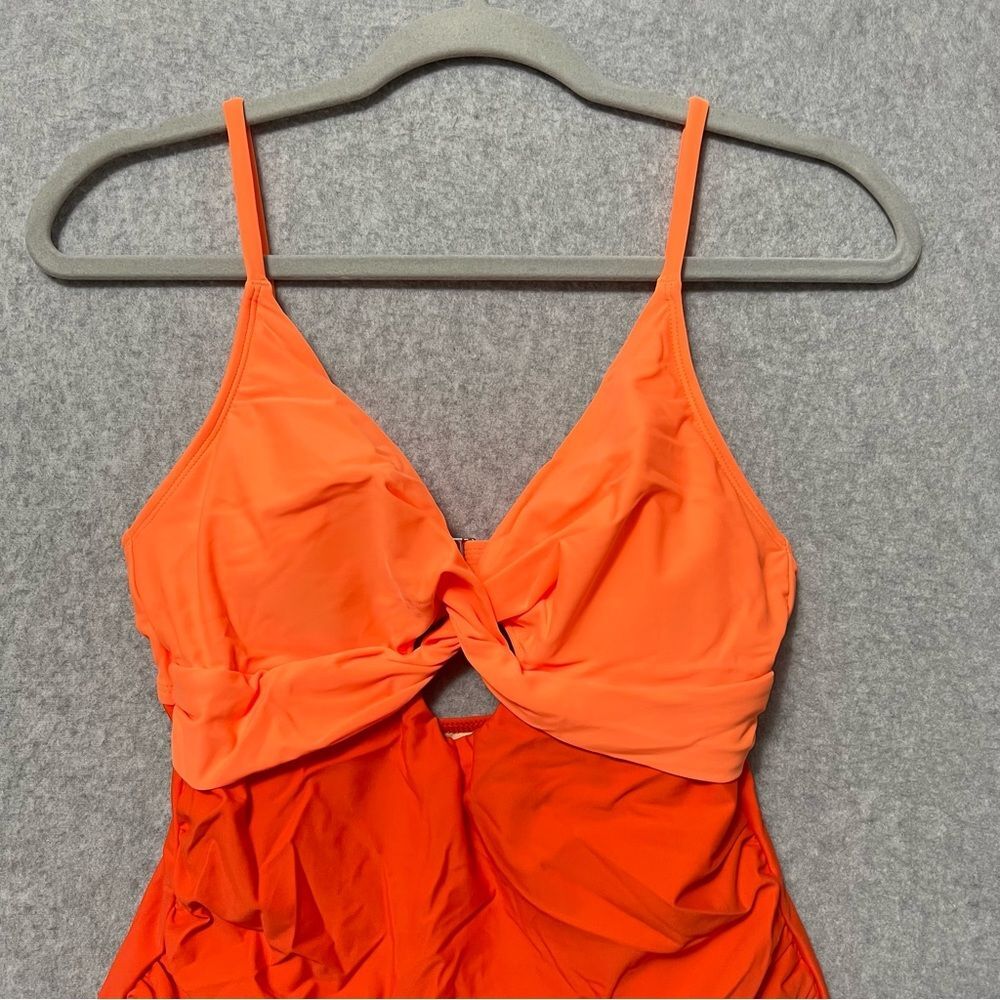 Cupshe Twist Front Color Block One Piece Swimsuit NWT Size Medium Orange Cutout - Picture 4 of 12